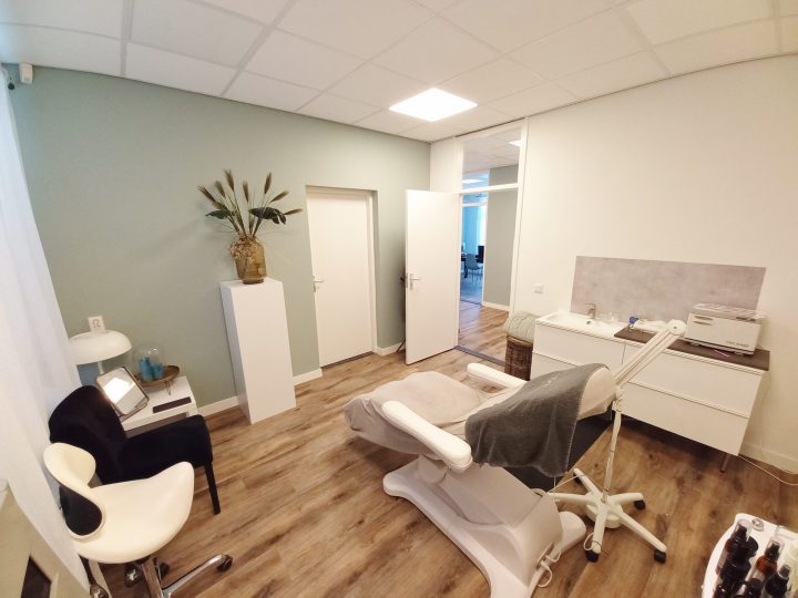 Beleza-fit-sport-afslankstudio-schoonheidssalon-massages-Eindhoven-EMS-warmtecabine-infrarood-vacumove1